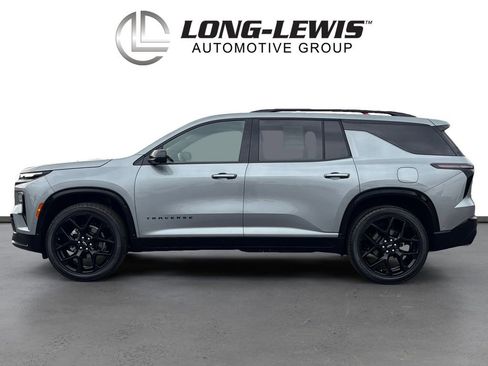 Used 2025 Chevrolet Traverse RS image 2