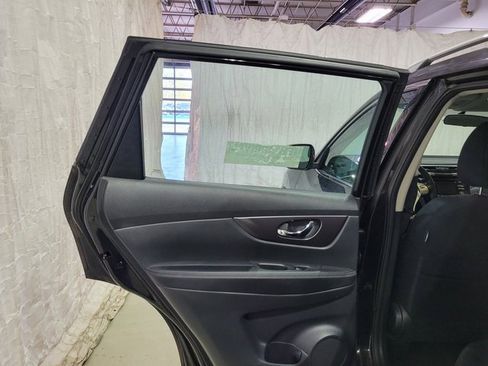 Used 2016 Nissan Rogue SV image 50