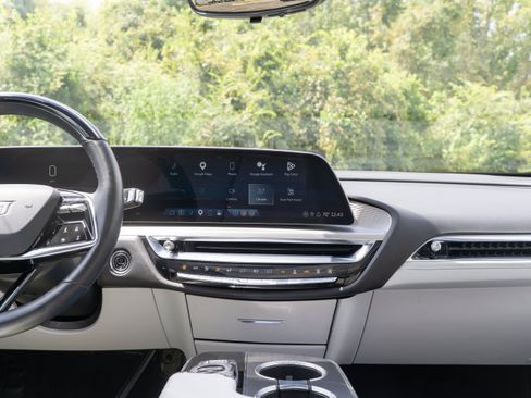 Used 2024 Cadillac Lyriq Luxury RWD image 31