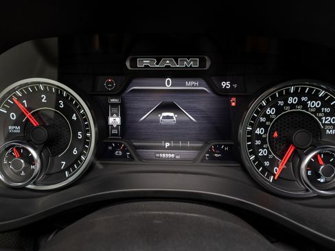 Used 2025 RAM 1500 Laramie AWD/4WD image 25