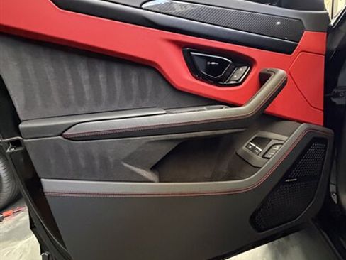Used 2025 Lamborghini Urus SE AWD/4WD image 13