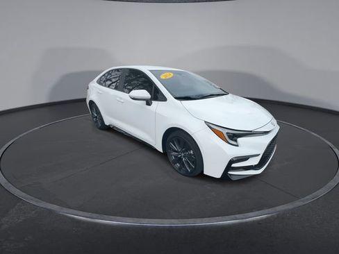 Used 2024 Toyota Corolla SE image 4