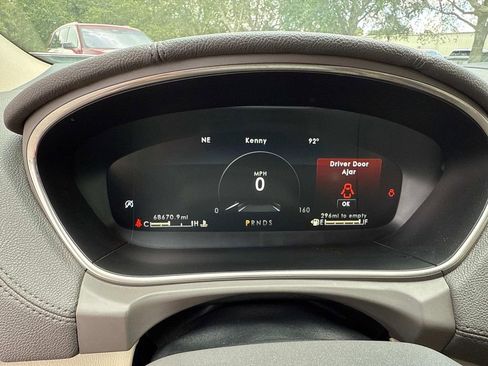 Used 2019 Lincoln Nautilus Select image 27
