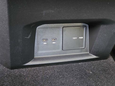 Used 2023 Volkswagen Atlas SEL image 23