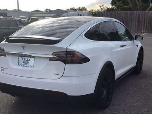 Used 2018 Tesla Model X 75D image 5