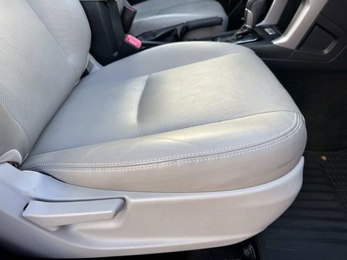 Used 2016 Subaru Forester 2.5i Touring w/ Eyesight & Navigation System image 12