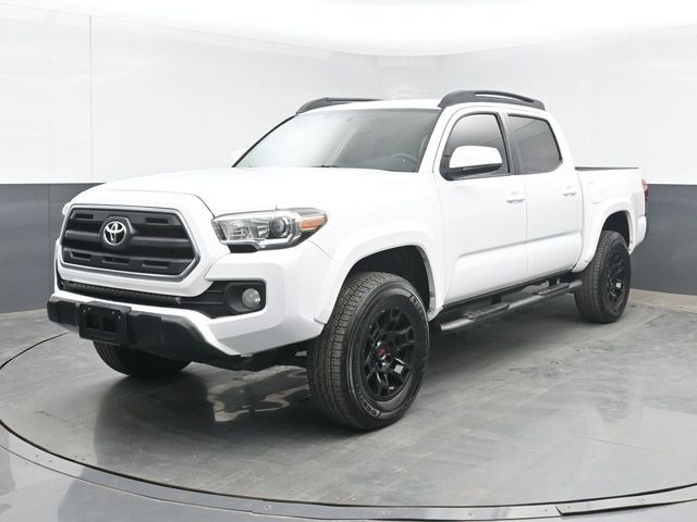 Used 2017 Toyota Tacoma SR5 w/ Tow Package AWD/4WD image 10