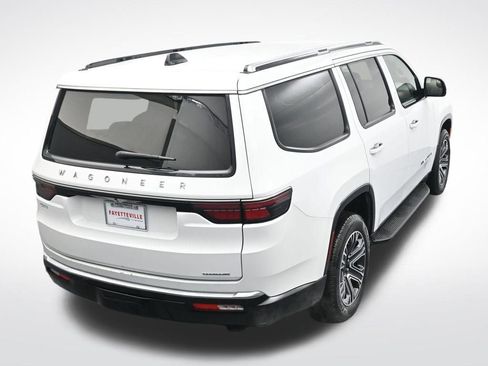 Used 2024 Jeep Wagoneer Series II w/ Flexible Seating Group image 16
