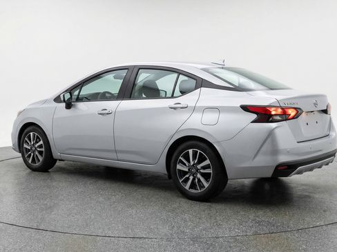 Used 2025 Nissan Versa SV image 6