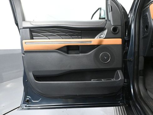 Used 2023 Ford Expedition Platinum image 18