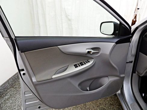 Used 2013 Toyota Corolla LE w/ Preferred Accessory Pkg #2 FWD image 12
