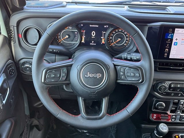 Used 2024 Jeep Wrangler Unlimited Rubicon w/ Convenience Group AWD/4WD image 12