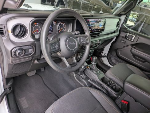 Used 2025 Jeep Wrangler Sport AWD/4WD image 16