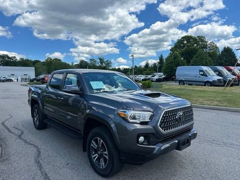 Used 2019 Toyota Tacoma TRD Sport w/ Technology Package AWD/4WD image 7