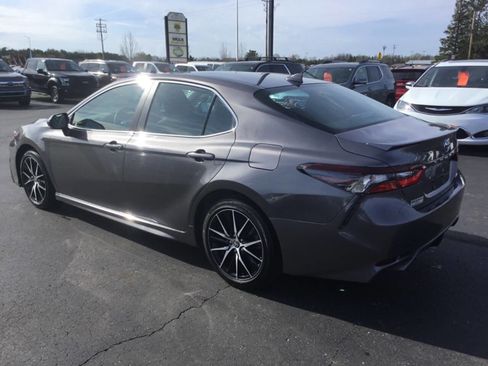 Used 2024 Toyota Camry SE FWD image 3