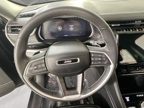 Used 2023 Jeep Grand Cherokee Limited AWD/4WD image 11