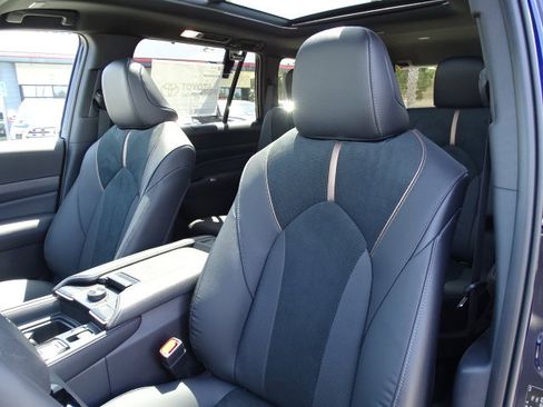 New 2026 Toyota Grand Highlander Platinum AWD/4WD image 9