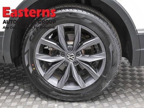 Used 2023 Volkswagen Tiguan SE image 32
