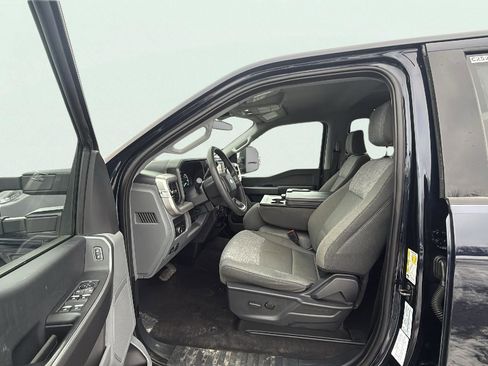 Used 2025 Ford F450 XLT w/ FX4 Off-Road Package image 17