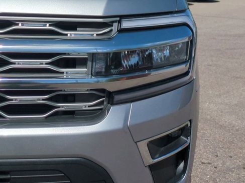 Used 2024 Ford Expedition Platinum image 11