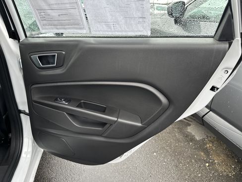 Used 2016 Ford Fiesta SE w/ Cold Weather Package FWD image 17