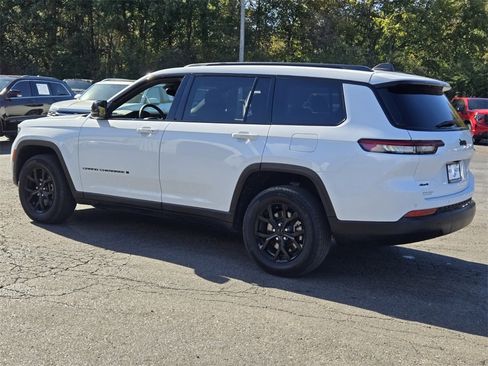 Used 2024 Jeep Grand Cherokee L Laredo image 5