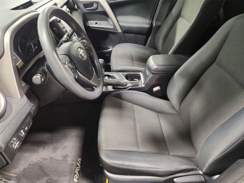 Used 2017 Toyota RAV4 LE AWD/4WD image 17
