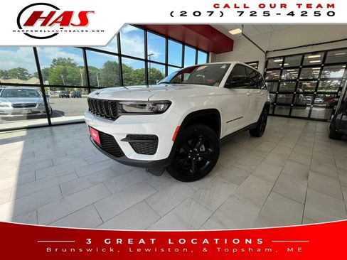 Used 2024 Jeep Grand Cherokee Altitude AWD/4WD image 1