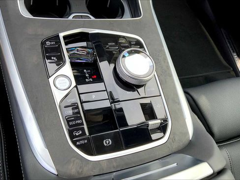 New 2026 BMW X7 M60i image 18