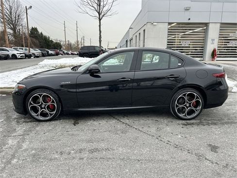 Used 2023 Alfa Romeo Giulia Veloce image 5
