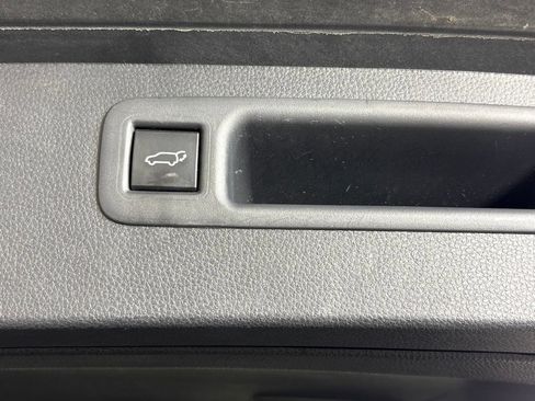 Used 2023 Toyota Highlander XSE FWD image 25