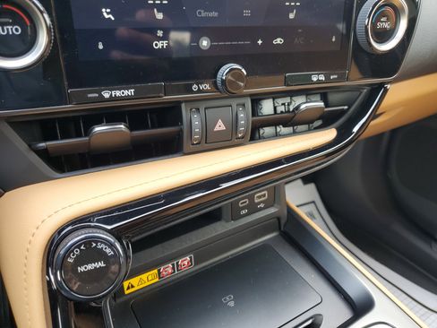 Used 2025 Lexus NX 250 FWD w/ Towing Package (2000 Lbs) image 24