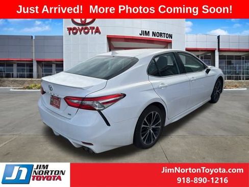 Used 2019 Toyota Camry SE image 3