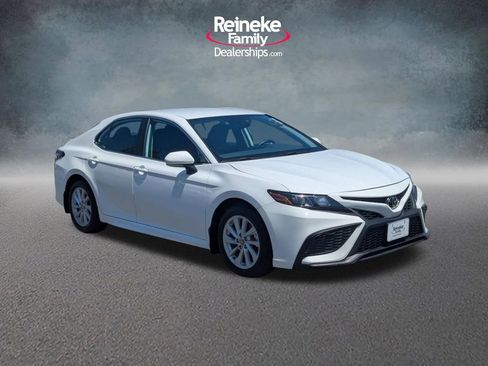 Used 2024 Toyota Camry SE FWD image 3