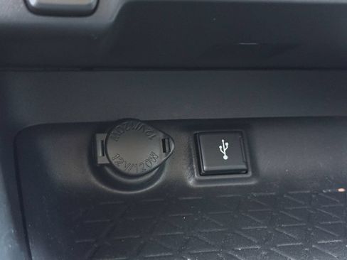 Used 2021 Toyota RAV4 XLE FWD image 21