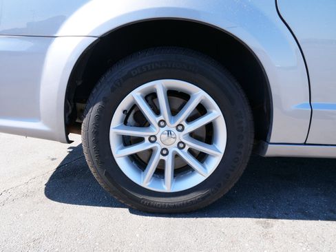 Used 2018 Dodge Grand Caravan SXT image 11