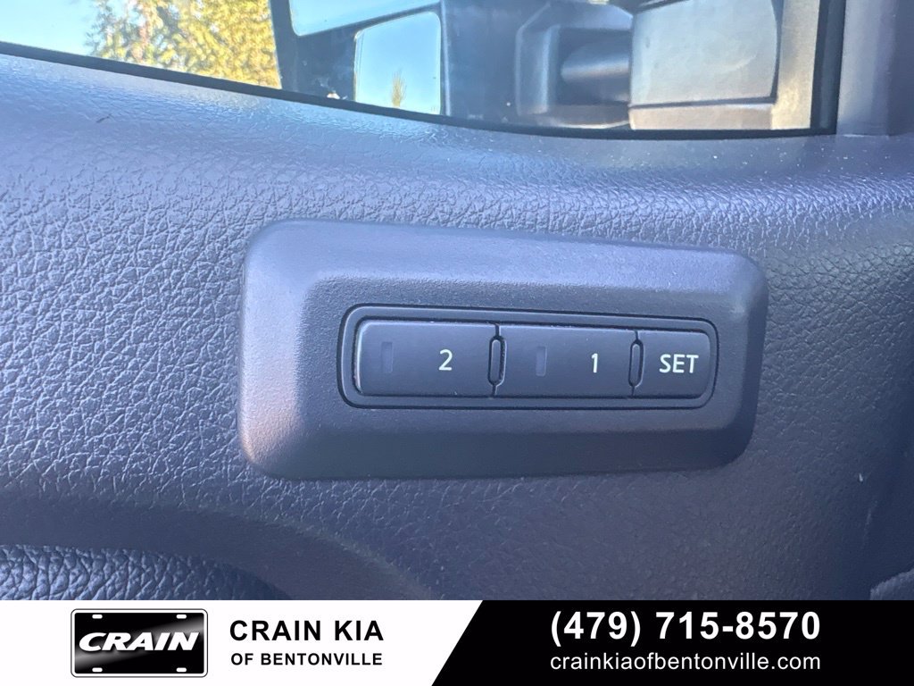Used 2017 Nissan Titan PRO-4X w/ Pro-4x Convenience Package AWD/4WD image 10