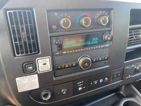 Used 2021 GMC Savana 3500 Extended w/ Power Convenience Package RWD image 9