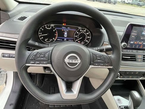 Used 2025 Nissan Altima 2.5 SV image 20