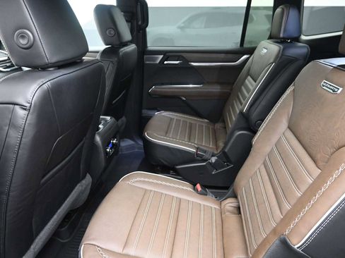 New 2026 GMC Acadia Denali Ultimate w/ LPO, Floor Liner Package image 17