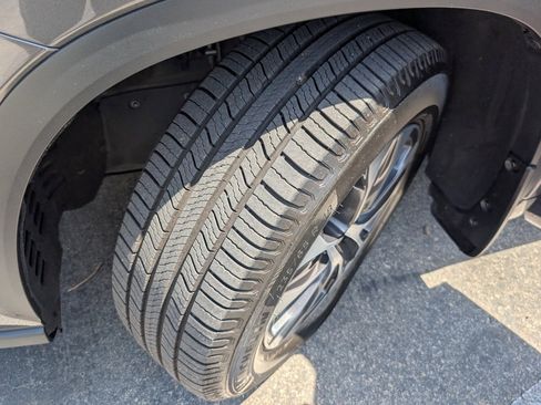 Used 2021 Toyota Highlander XLE image 21