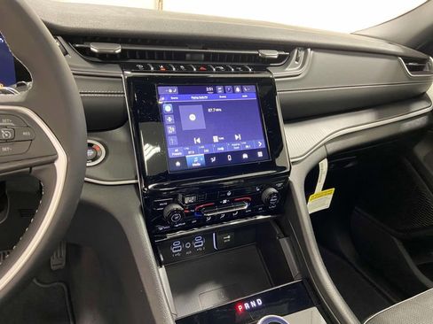 New 2025 Jeep Grand Cherokee L Altitude image 19