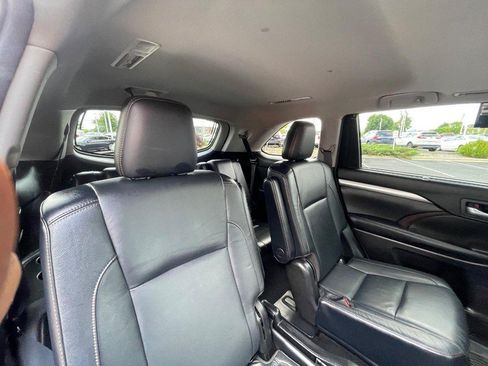 Used 2018 Toyota Highlander XLE AWD/4WD image 13