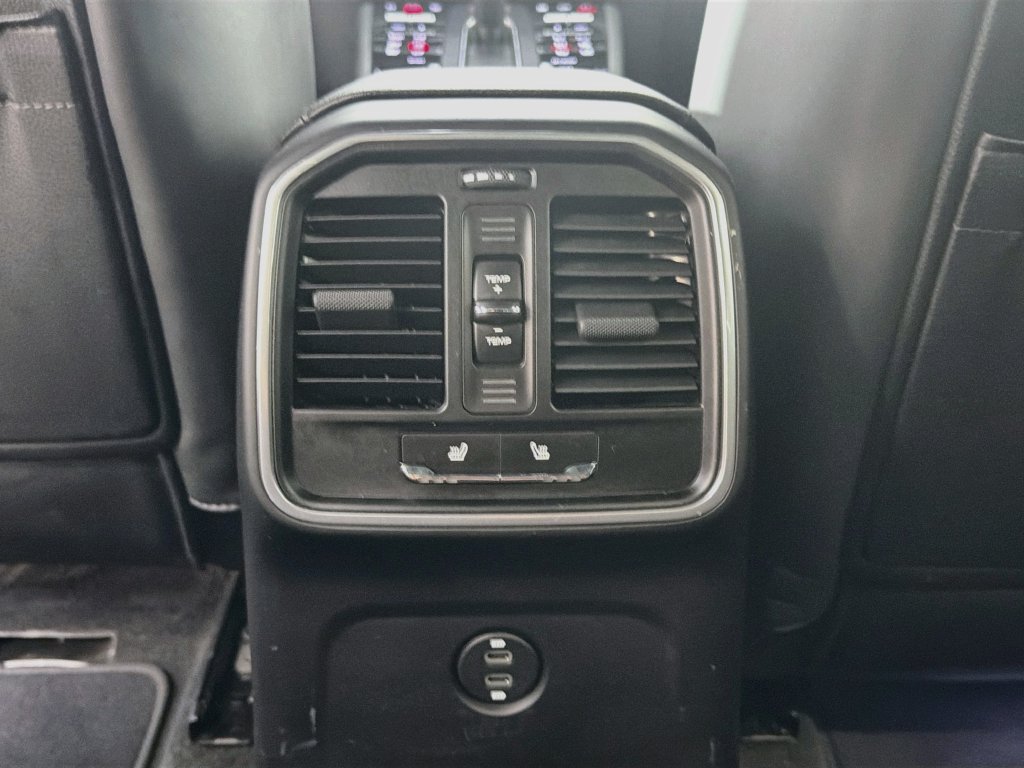 Certified 2023 Porsche Macan AWD/4WD image 27