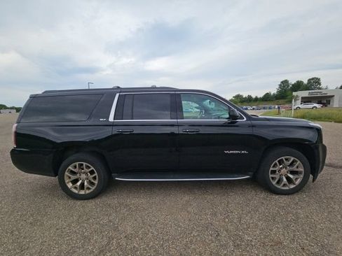 Used 2018 GMC Yukon XL SLT AWD/4WD image 2