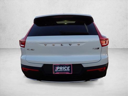 Used 2020 Volvo XC40 T5 Inscription image 3