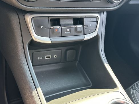 Used 2024 GMC Terrain SLE image 23