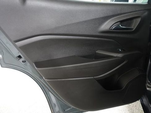 Used 2025 Chevrolet Trax LT FWD image 19