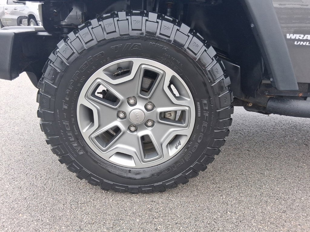 Used 2016 Jeep Wrangler Unlimited Rubicon w/ Connectivity Group AWD/4WD image 16