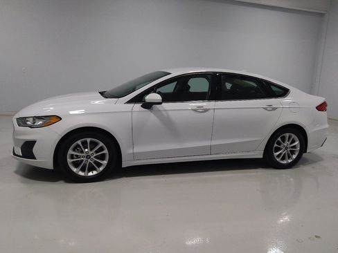Used 2020 Ford Fusion SE FWD image 2
